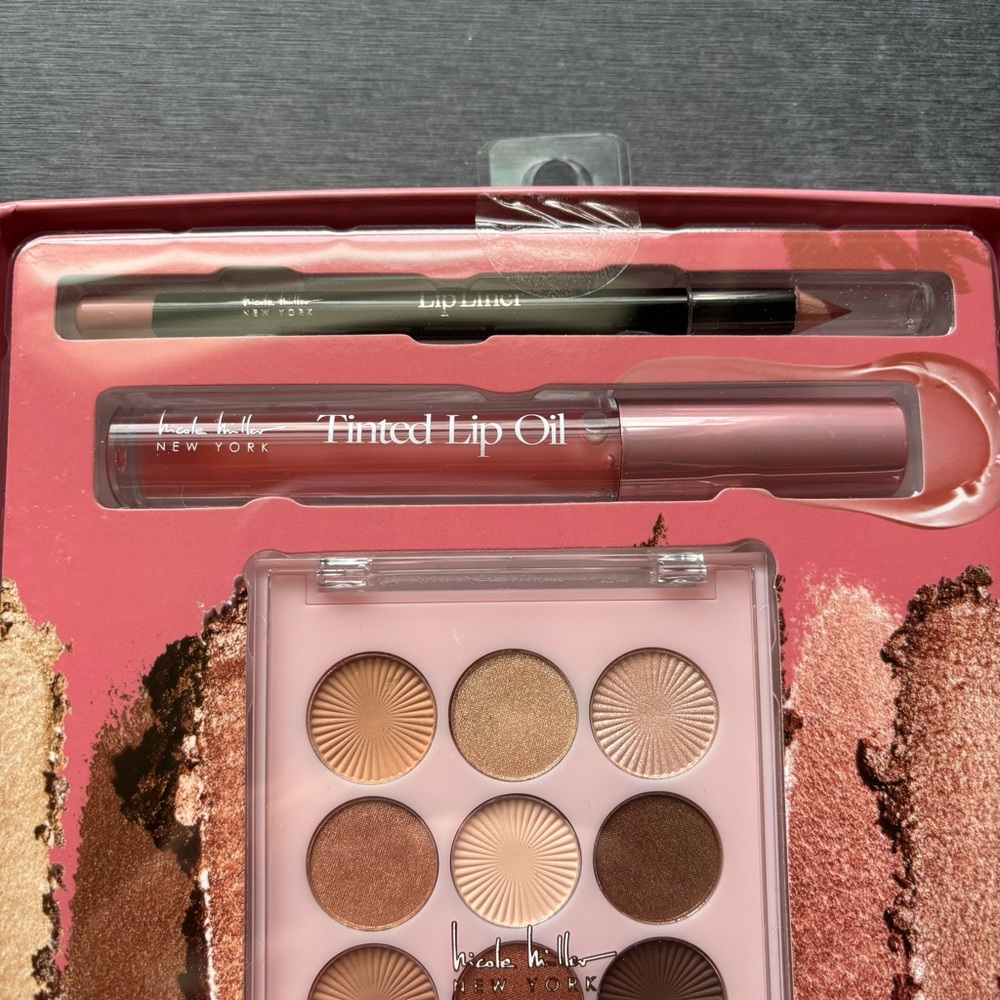 Nicole Miller Love That Look Makeup eye Kit - Picture 7 of 8